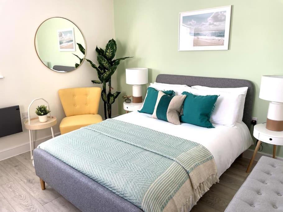 Luxury Porthcawl Large Spacious 2 Bedroom Apt, Garden, Prime Location Dış mekan fotoğraf