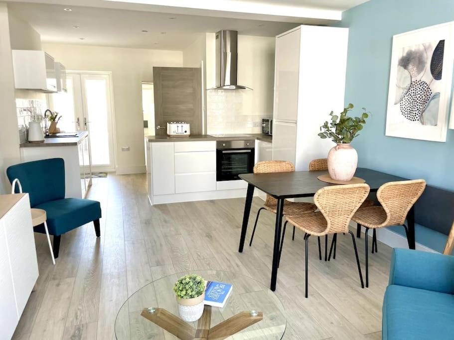Luxury Porthcawl Large Spacious 2 Bedroom Apt, Garden, Prime Location Dış mekan fotoğraf